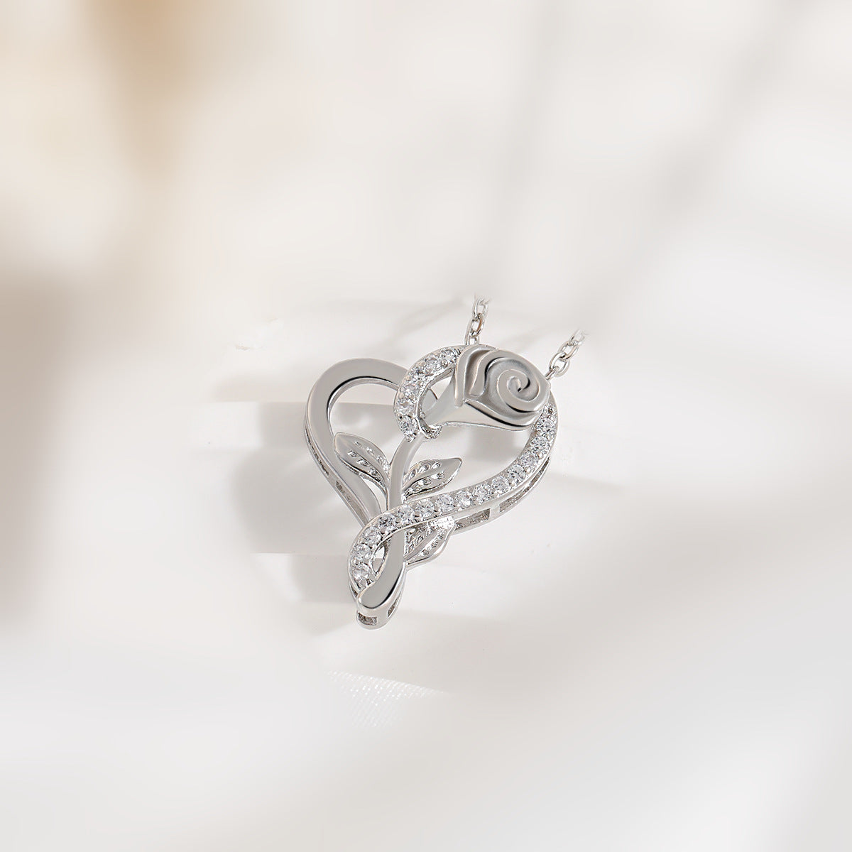 Heart-shaped rose necklace